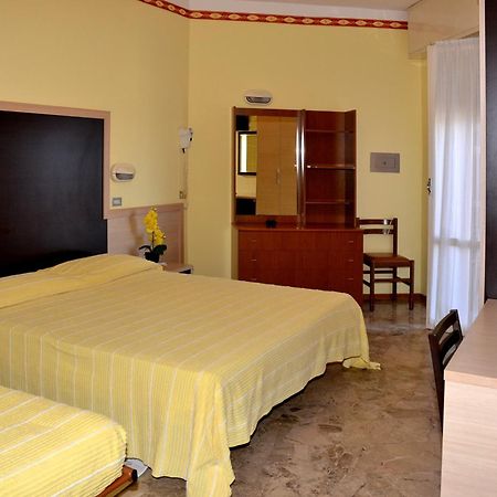 Hotel Marco Polo Белариа-Игеа Марина Стая снимка